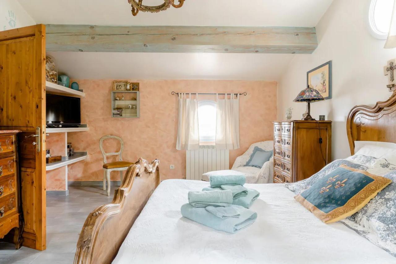 Bed and Breakfast Agreable Chambre D'Hotes Avec Piscine Le Beausset Exterior foto